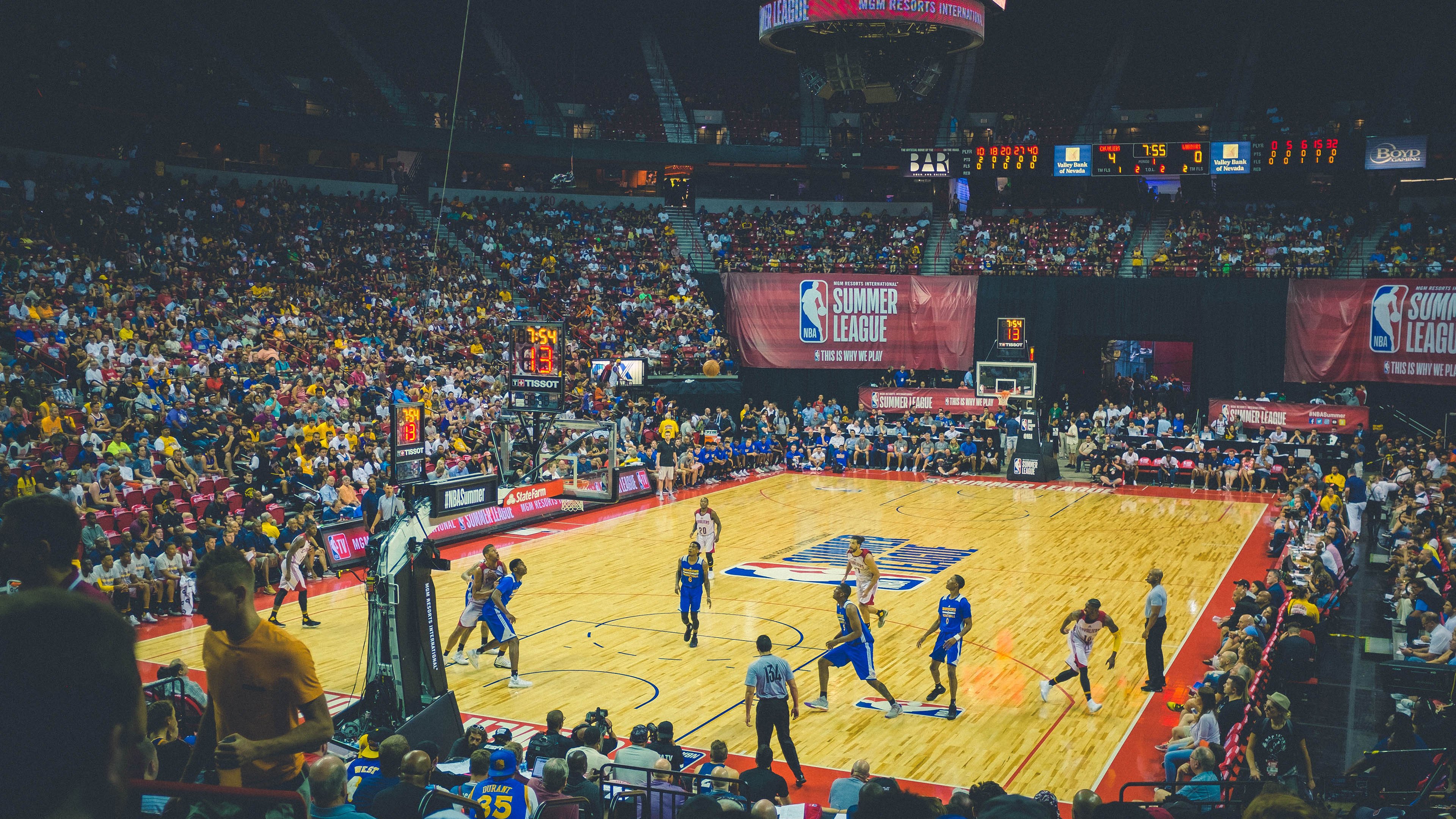 戈贝尔统治全场无争议，黄蜂压哨绝杀掘金创经典