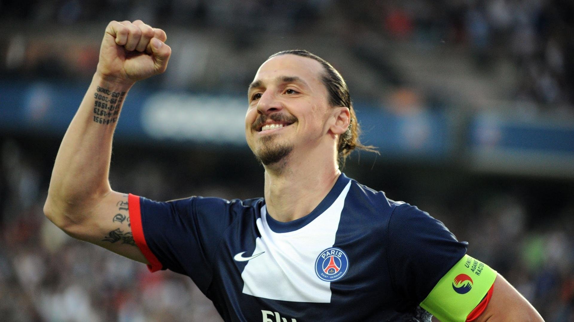 巴黎奥运羽球赛场，法国队力克印度队，辛杜刷新纪录书写历史